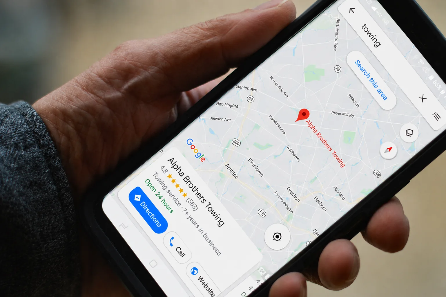 Happy customer giving two thumbs up — 500+ five-star reviews for Alpha Brothers Towing Sacramento